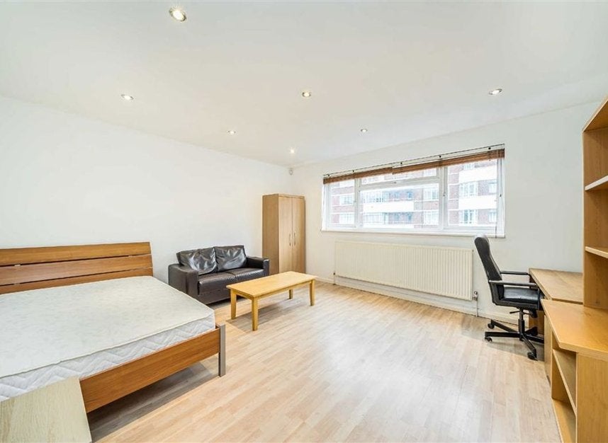 Flat Tottenham Court Road in Greater London