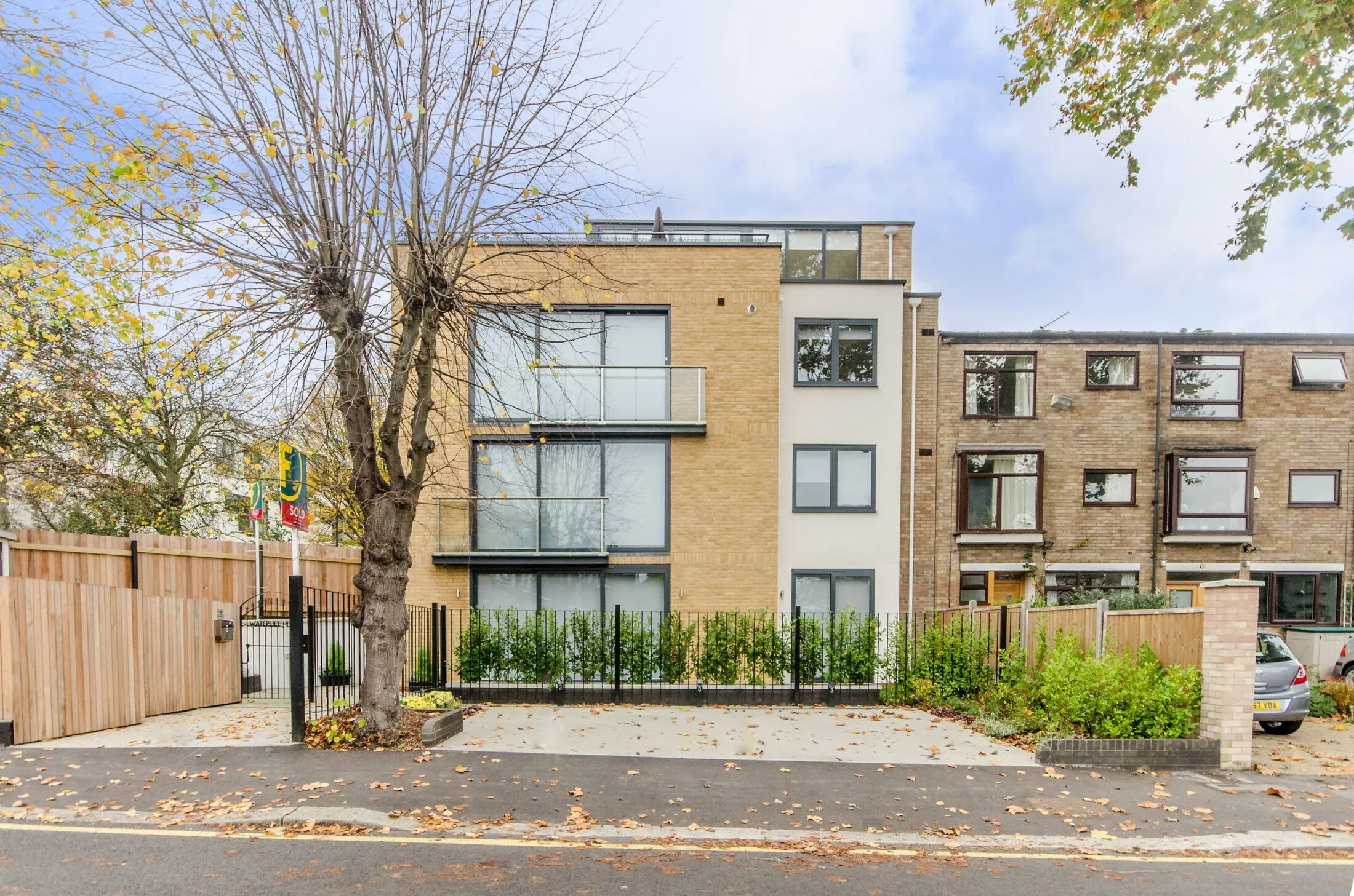 Flat Leopold Road in Greater London