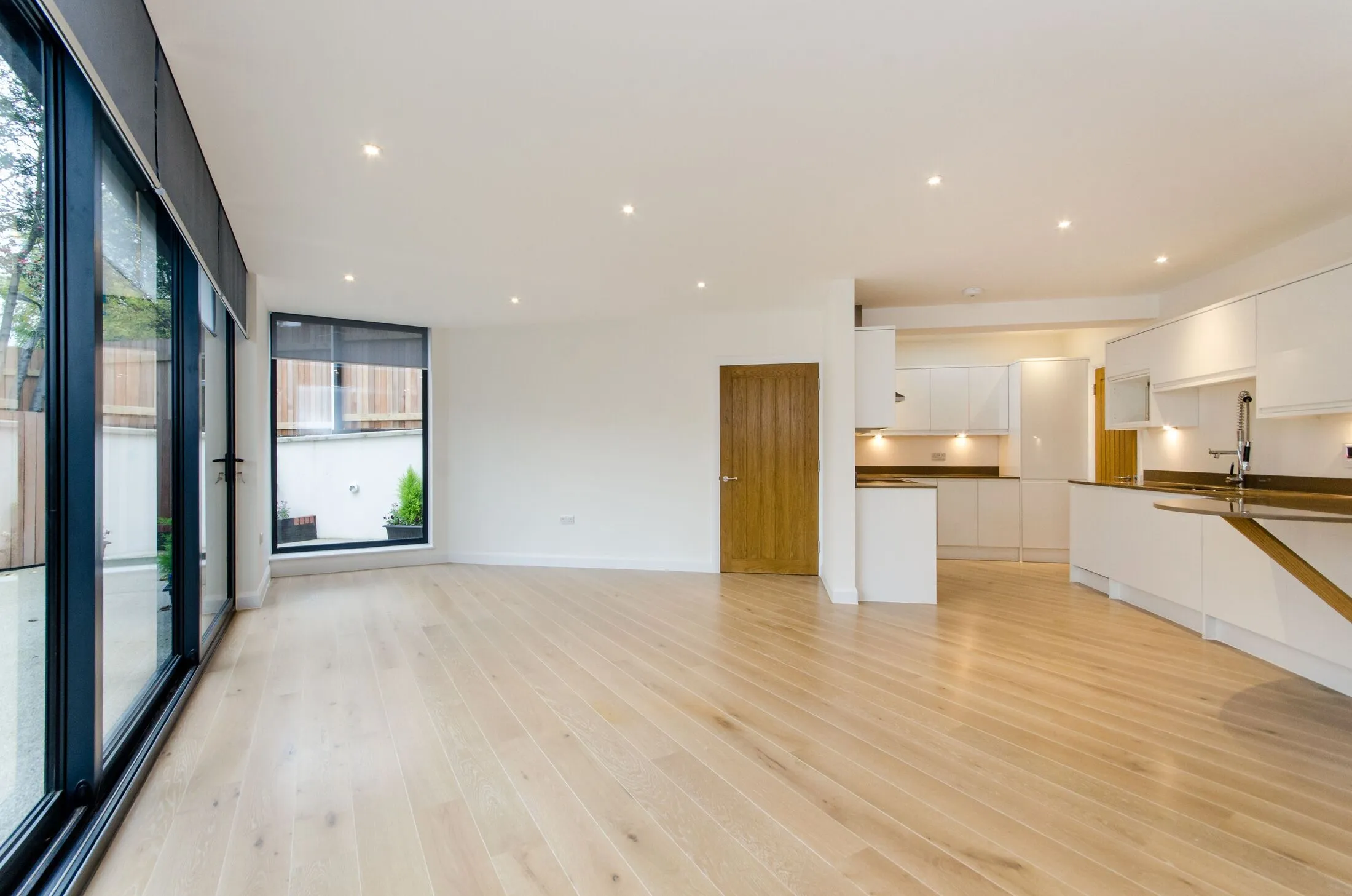 Flat Leopold Road in Greater London