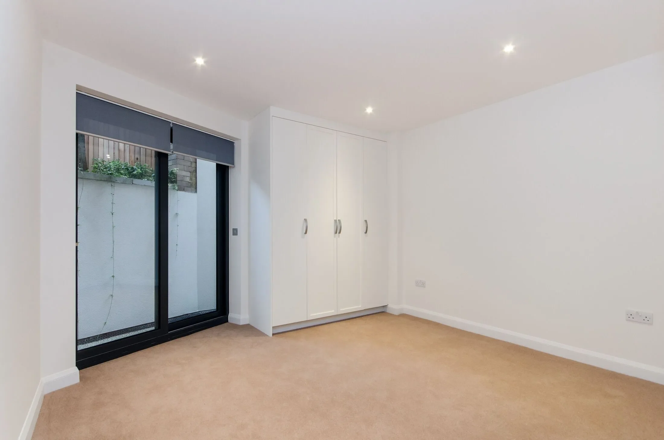 Flat Leopold Road in Greater London