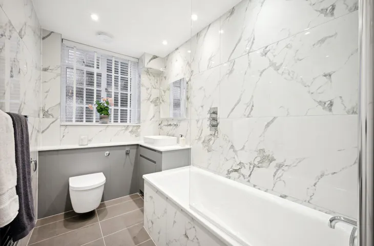 Flat Kensington High Street in Greater London
