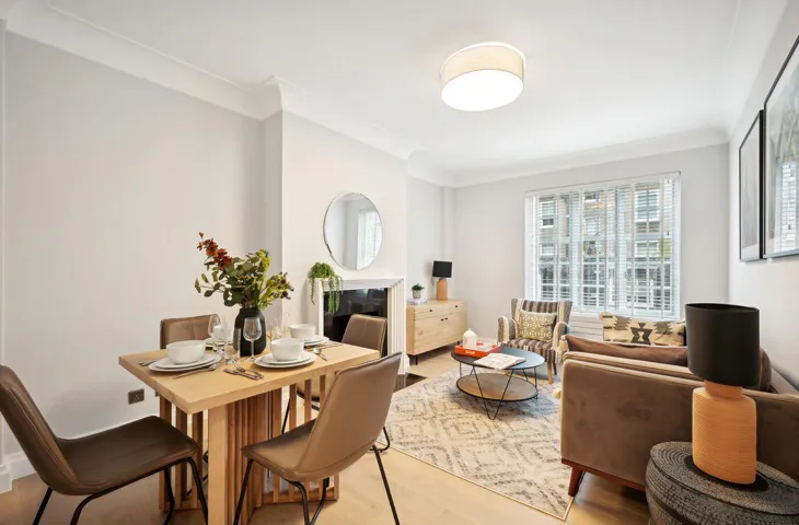 Flat Kensington High Street in Greater London