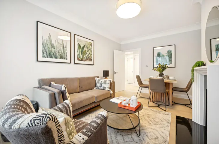 Flat Kensington High Street in Greater London