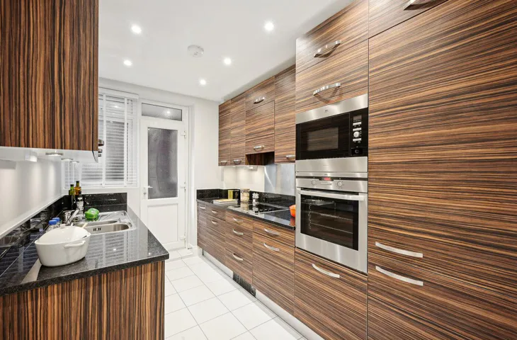 Flat Kensington High Street in Greater London