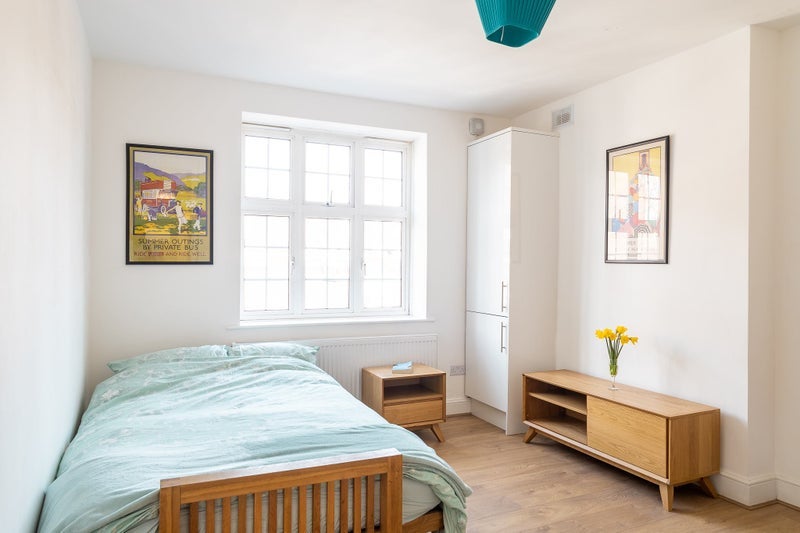 Flat Cranleigh Street in Greater London