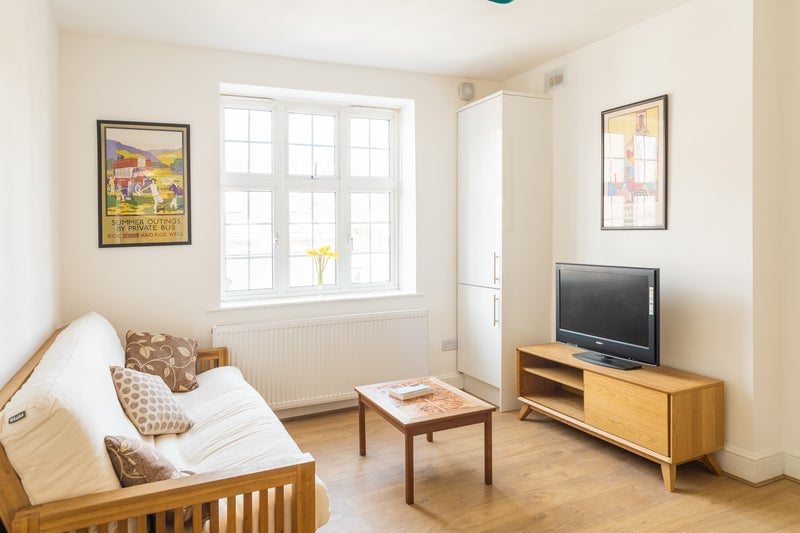 Flat Cranleigh Street in Greater London