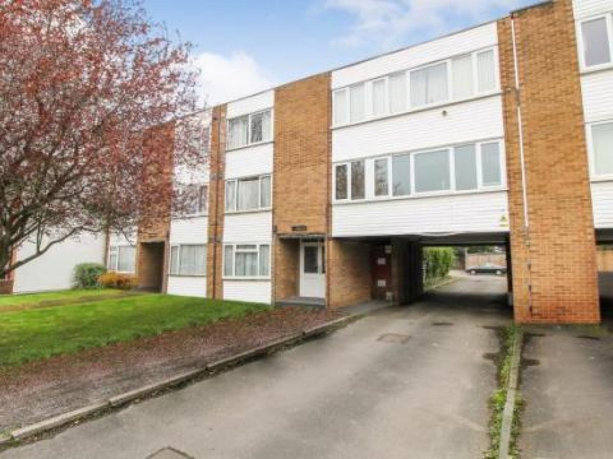 Flat Osborne Road in Rushmoor