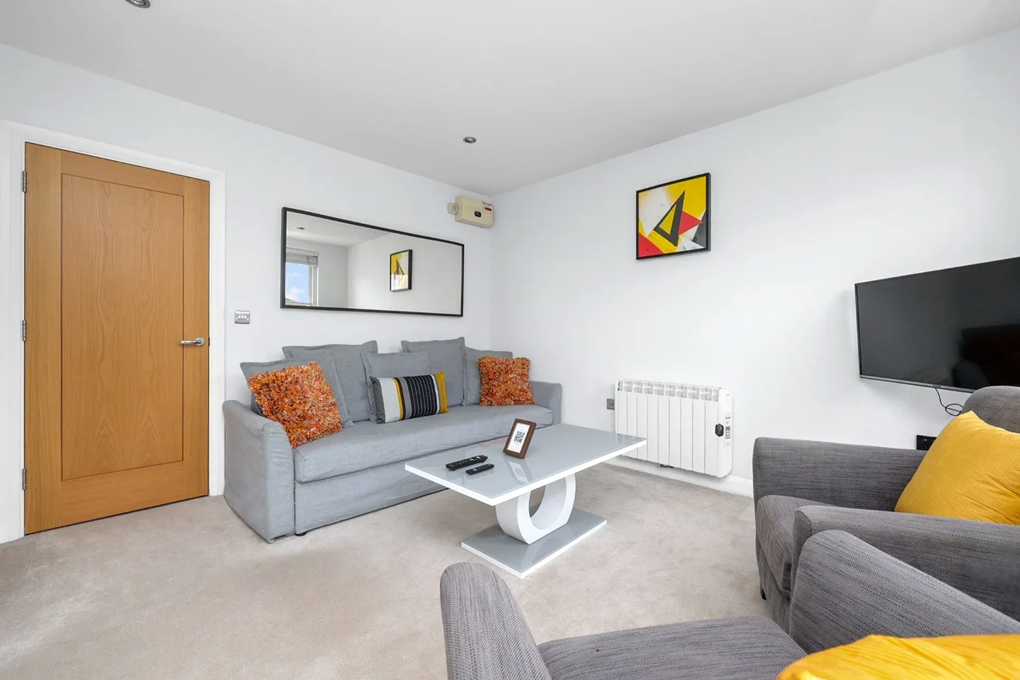 Flat Hanbury Street in Greater London