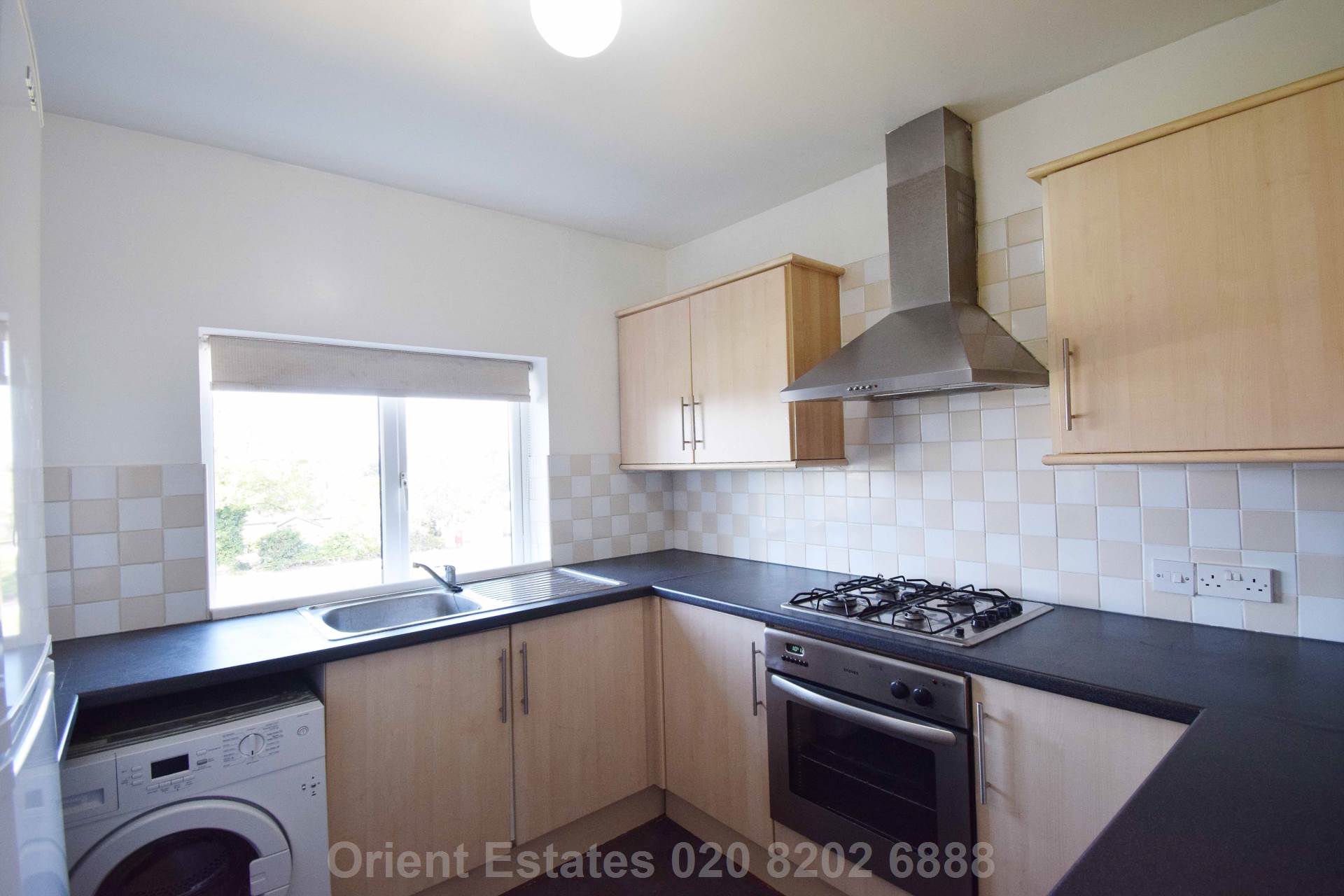 Flat Hendon Way in Greater London