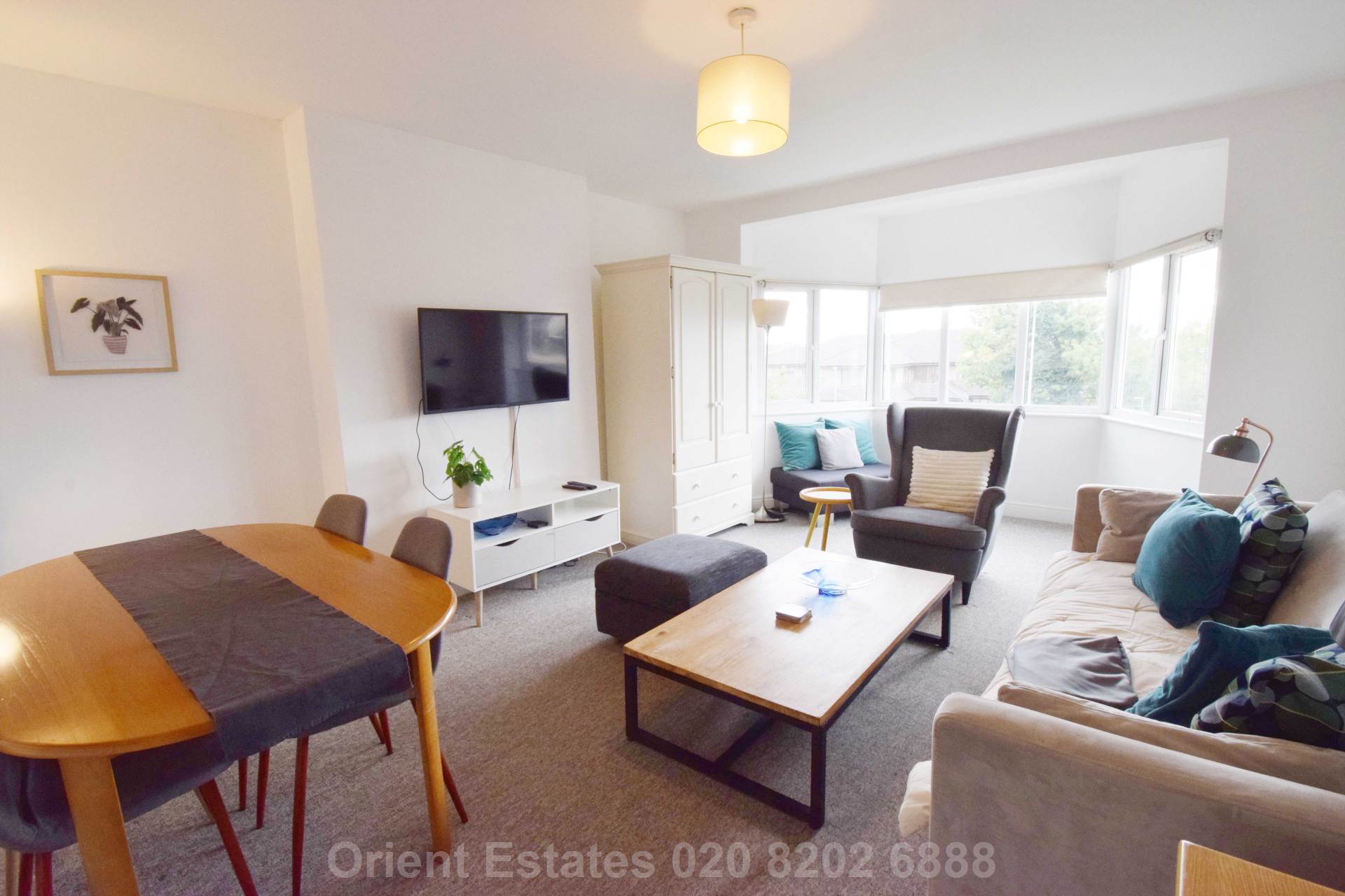 Flat Hendon Way in Greater London