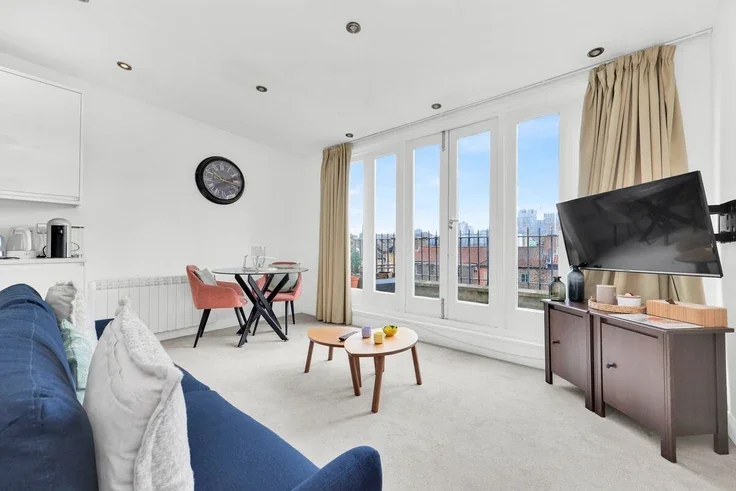 Flat Hanbury Street in Greater London