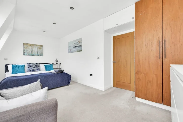 Flat Hanbury Street in Greater London