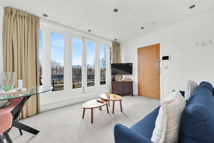 Flat Hanbury Street in Greater London