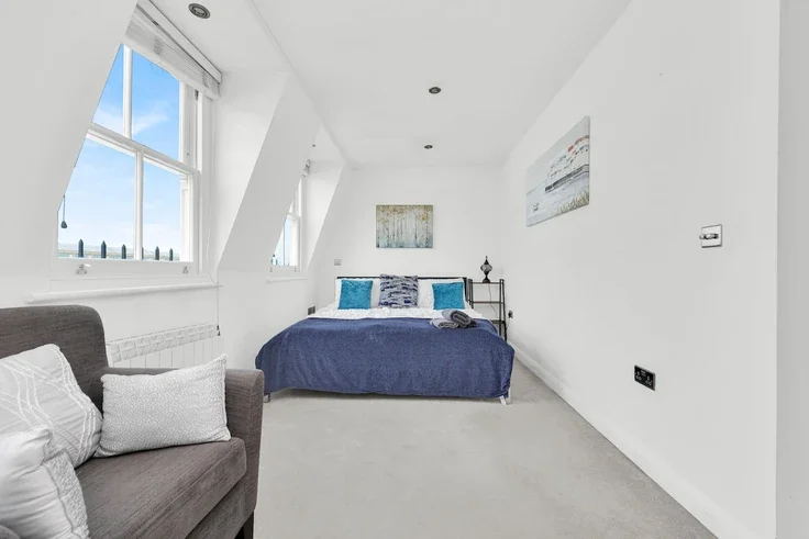 Flat Hanbury Street in Greater London