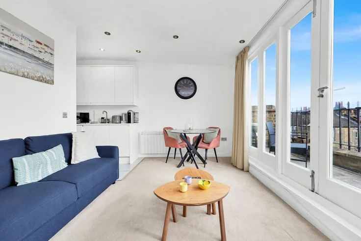 Flat Hanbury Street in Greater London
