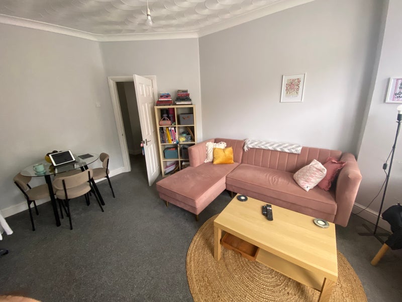 Room Sandrock Road in Greater London