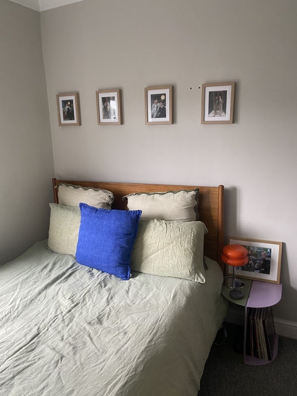 Room Sandrock Road in Greater London