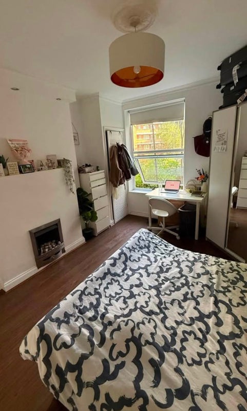 Room Cosser Street in Greater London