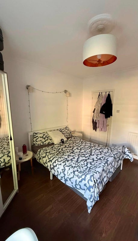 Room Cosser Street in Greater London