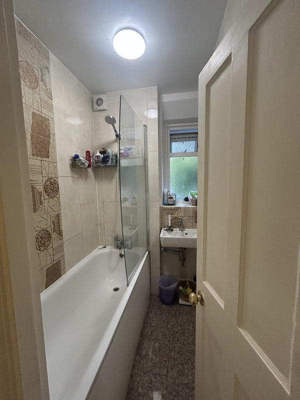 Room Cosser Street in Greater London