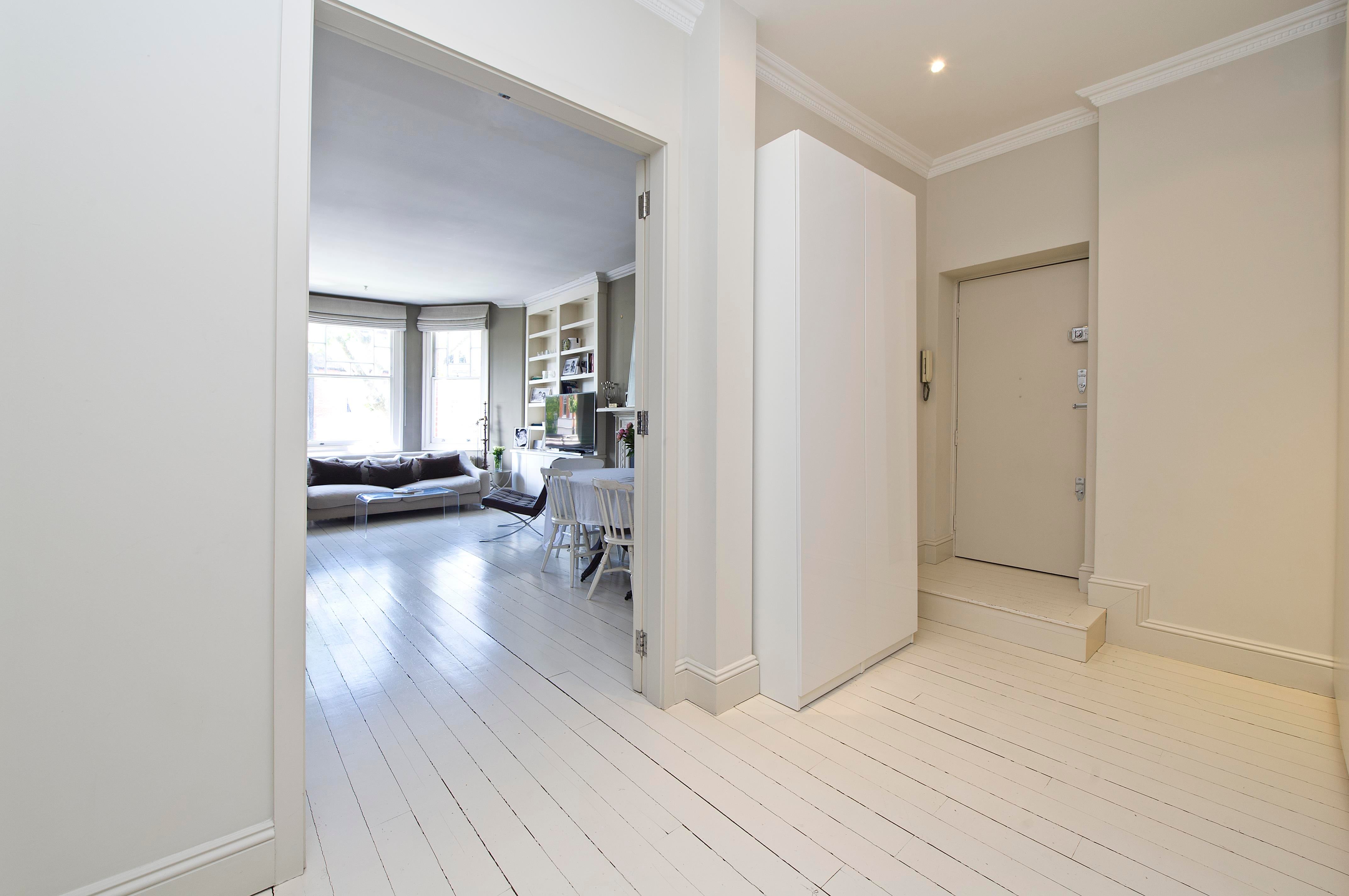 Flat Bassett Road in Greater London
