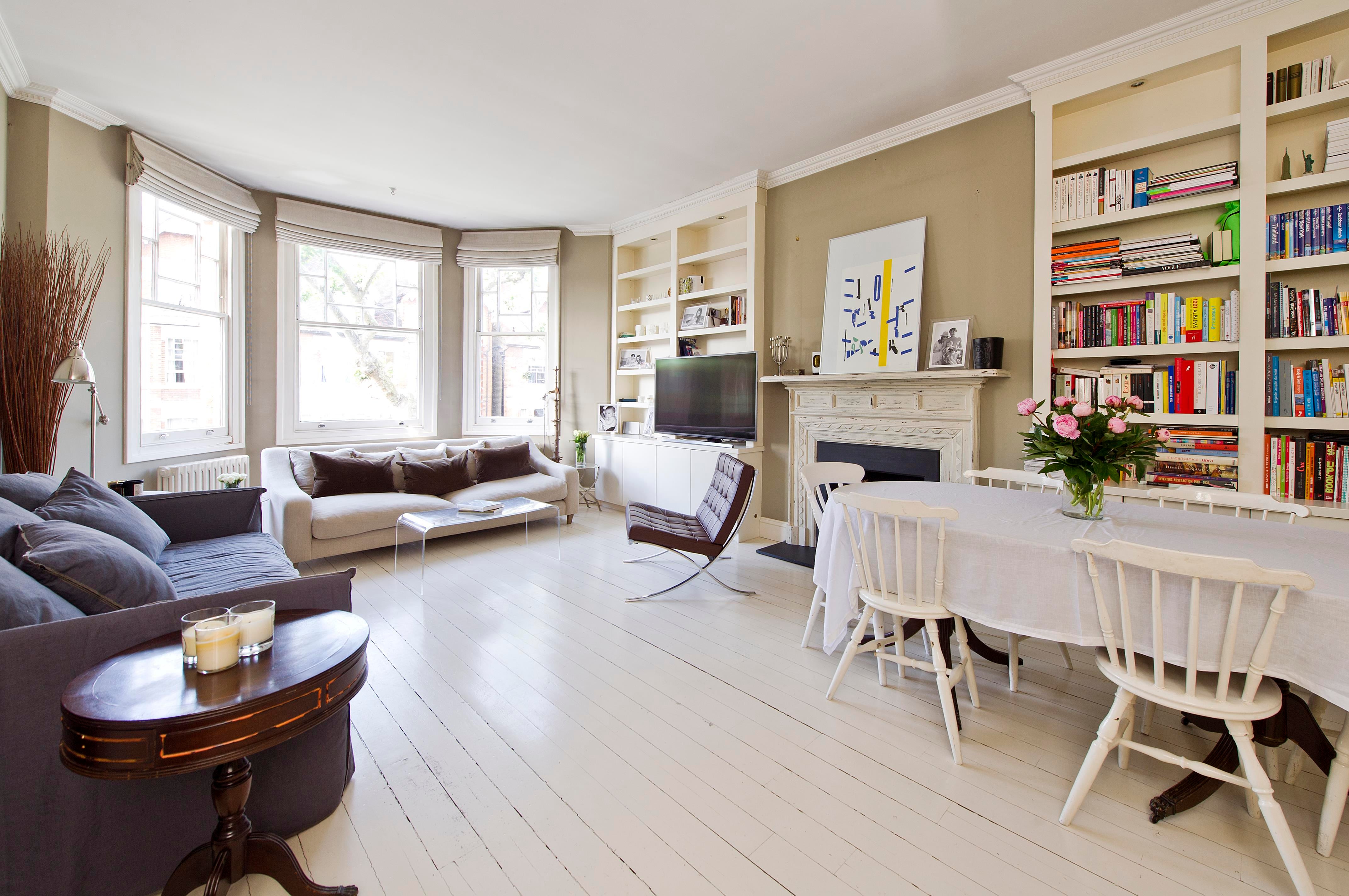 Flat Bassett Road in Greater London