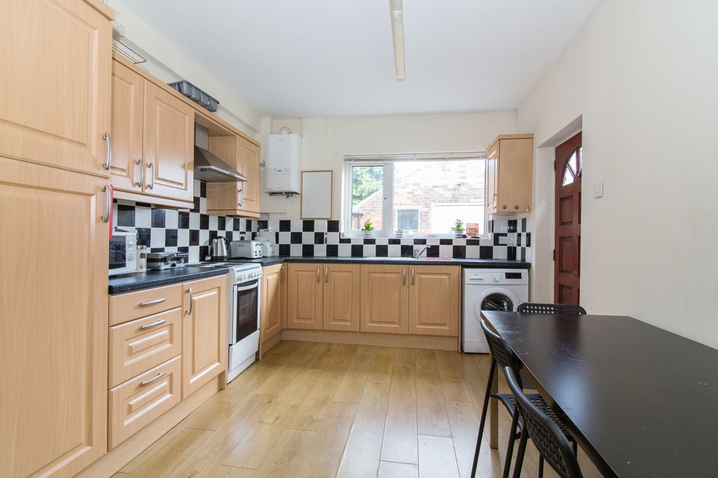 Room Faraday Road in Nottingham