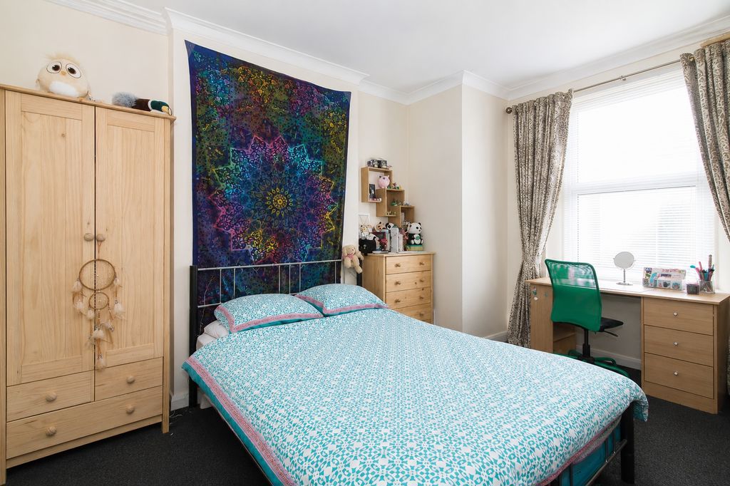 Room Faraday Road in Nottingham