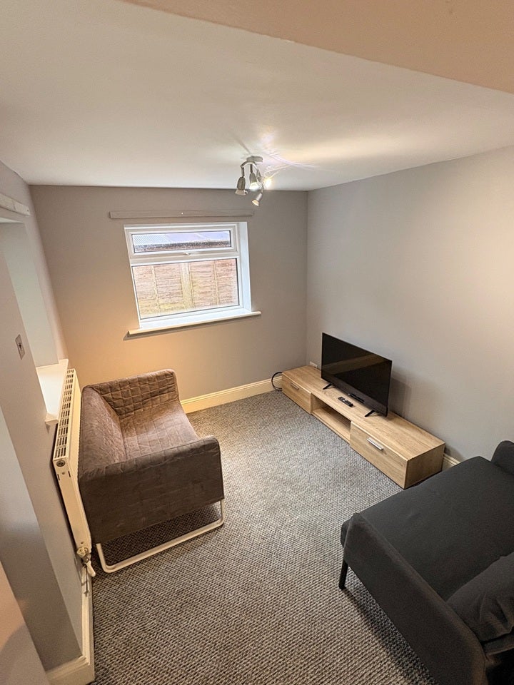 Room Fraser Road in Poole