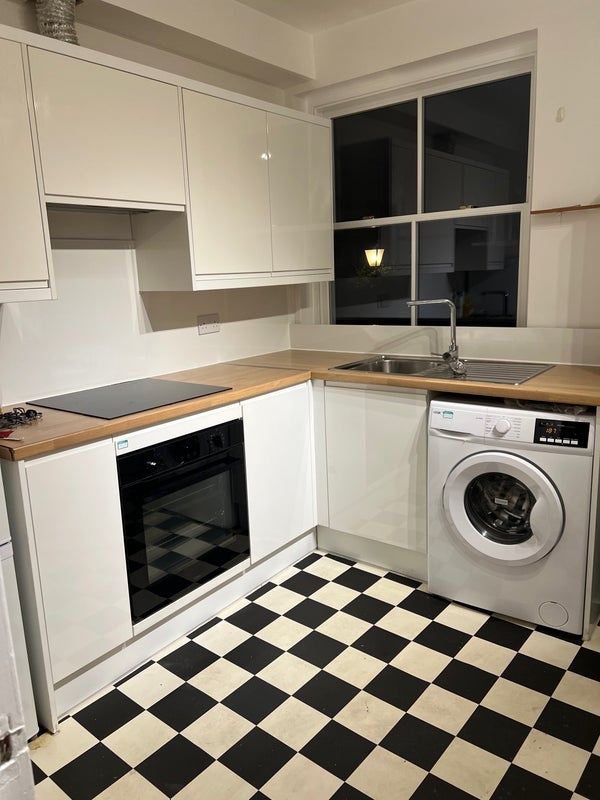 Flat Bacon Street in Greater London