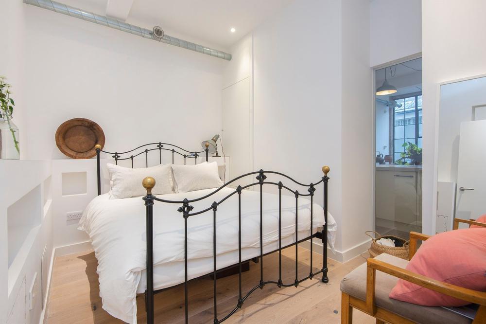Flat Great Titchfield Street in City of Westminster