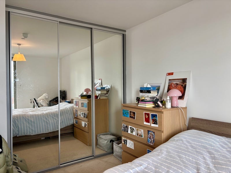 Room Booth Road in Greater London