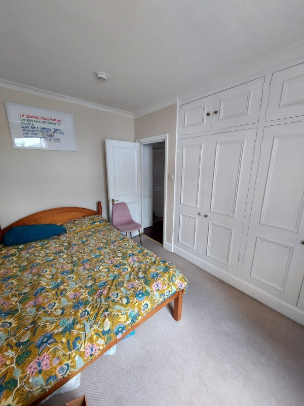 Room Goaters Alley in Greater London
