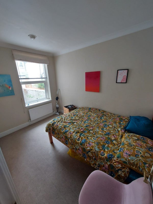 Room Goaters Alley in Greater London