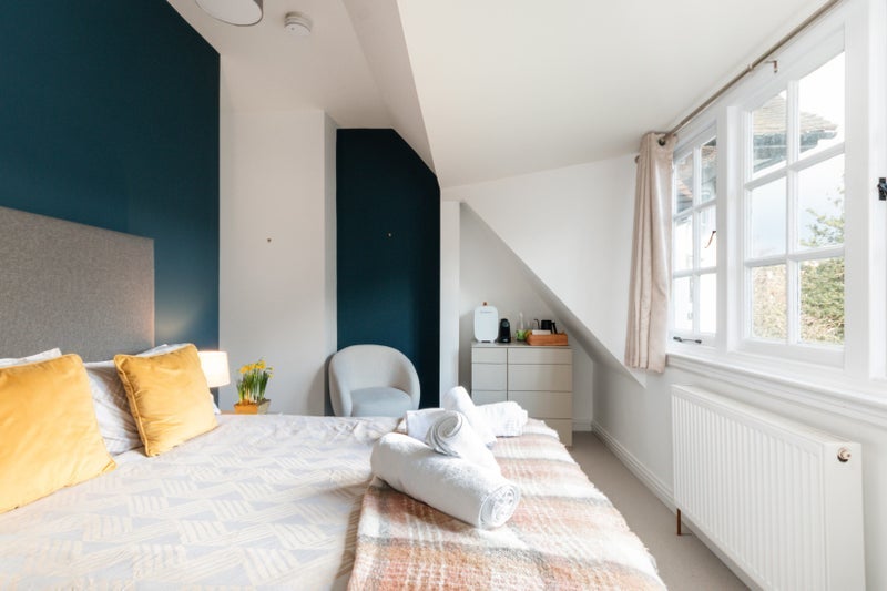 Room Broadwater Road in Greater London