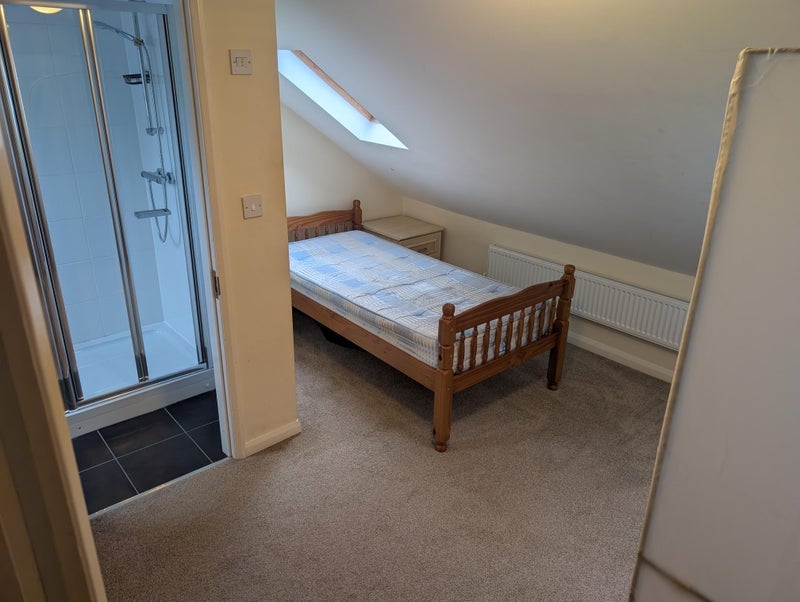 Room Besford Close in Manchester