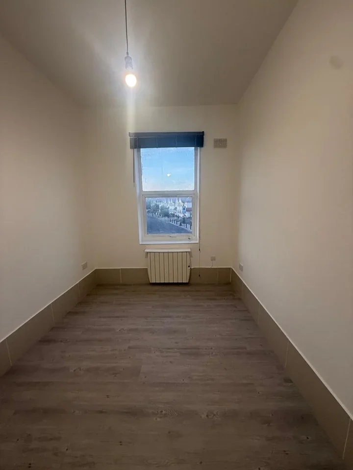 Flat Neasden Lane North in Greater London