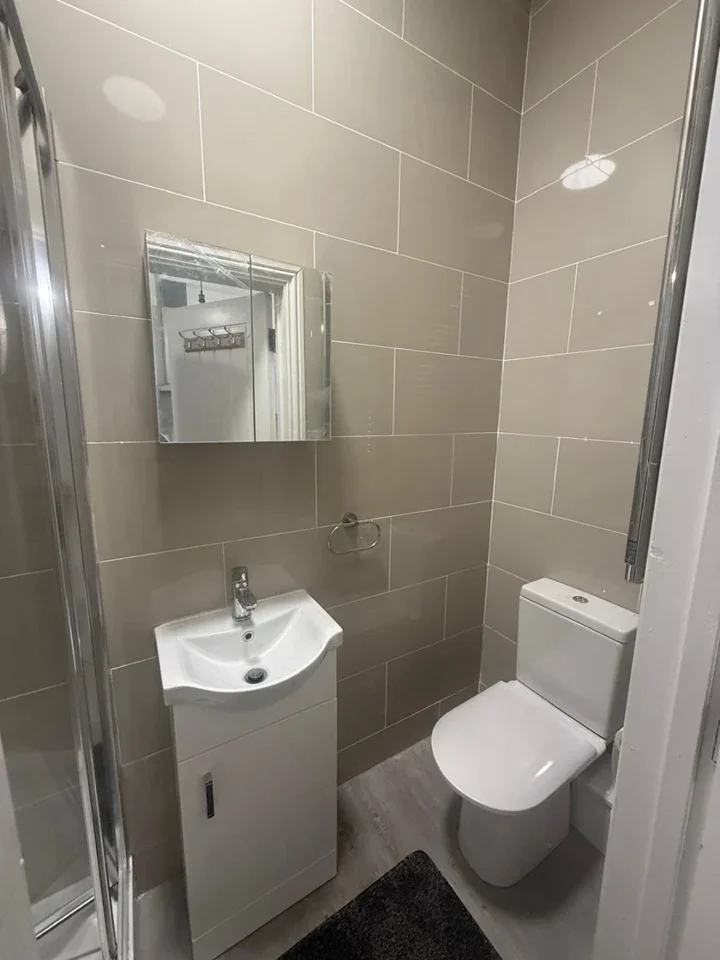 Flat Neasden Lane North in Greater London