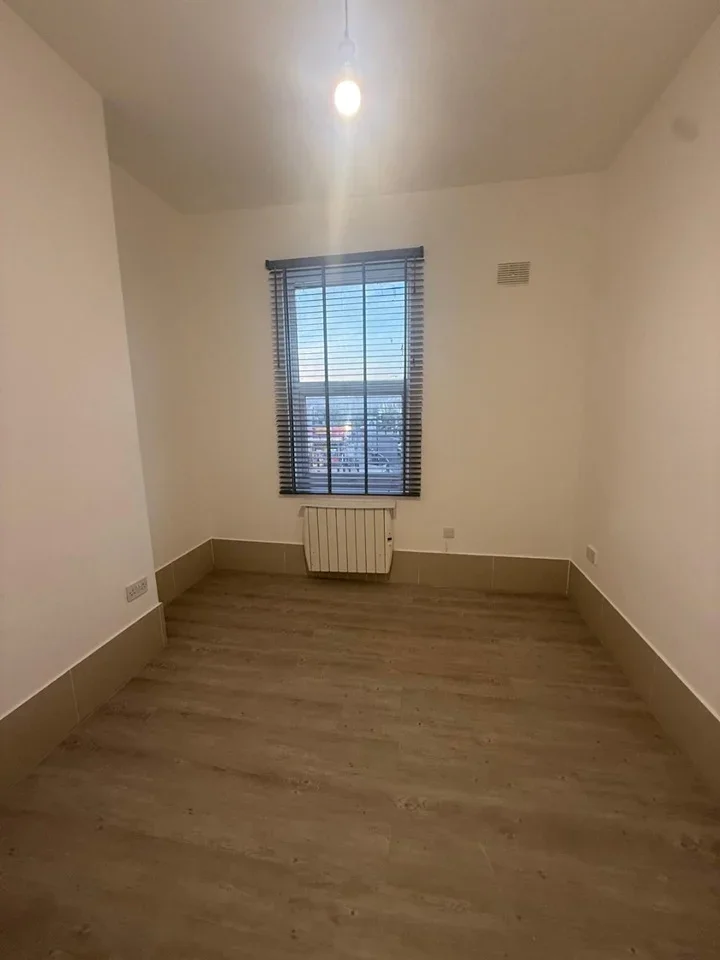 Flat Neasden Lane North in Greater London
