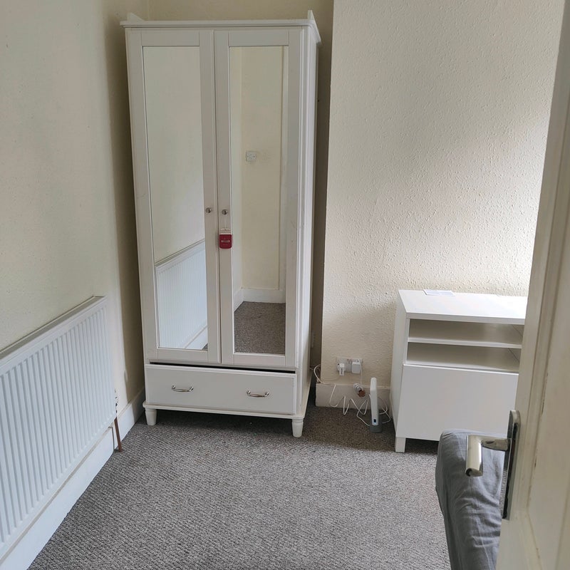 Room Capel Road in Greater London