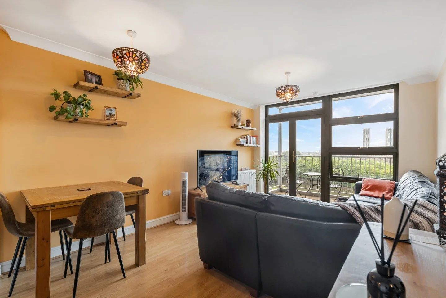 Flat Maltings Close in Greater London