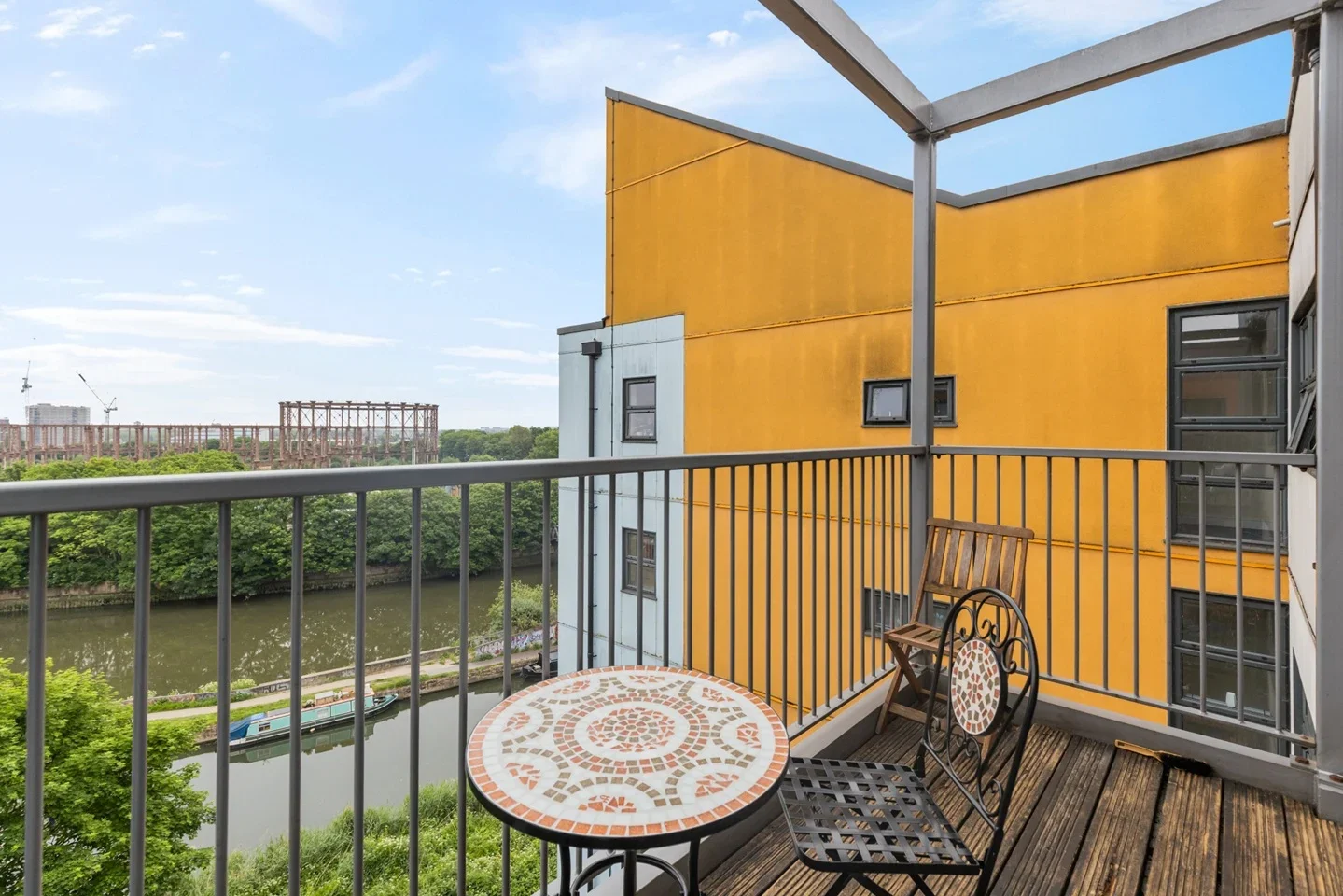 Flat Maltings Close in Greater London