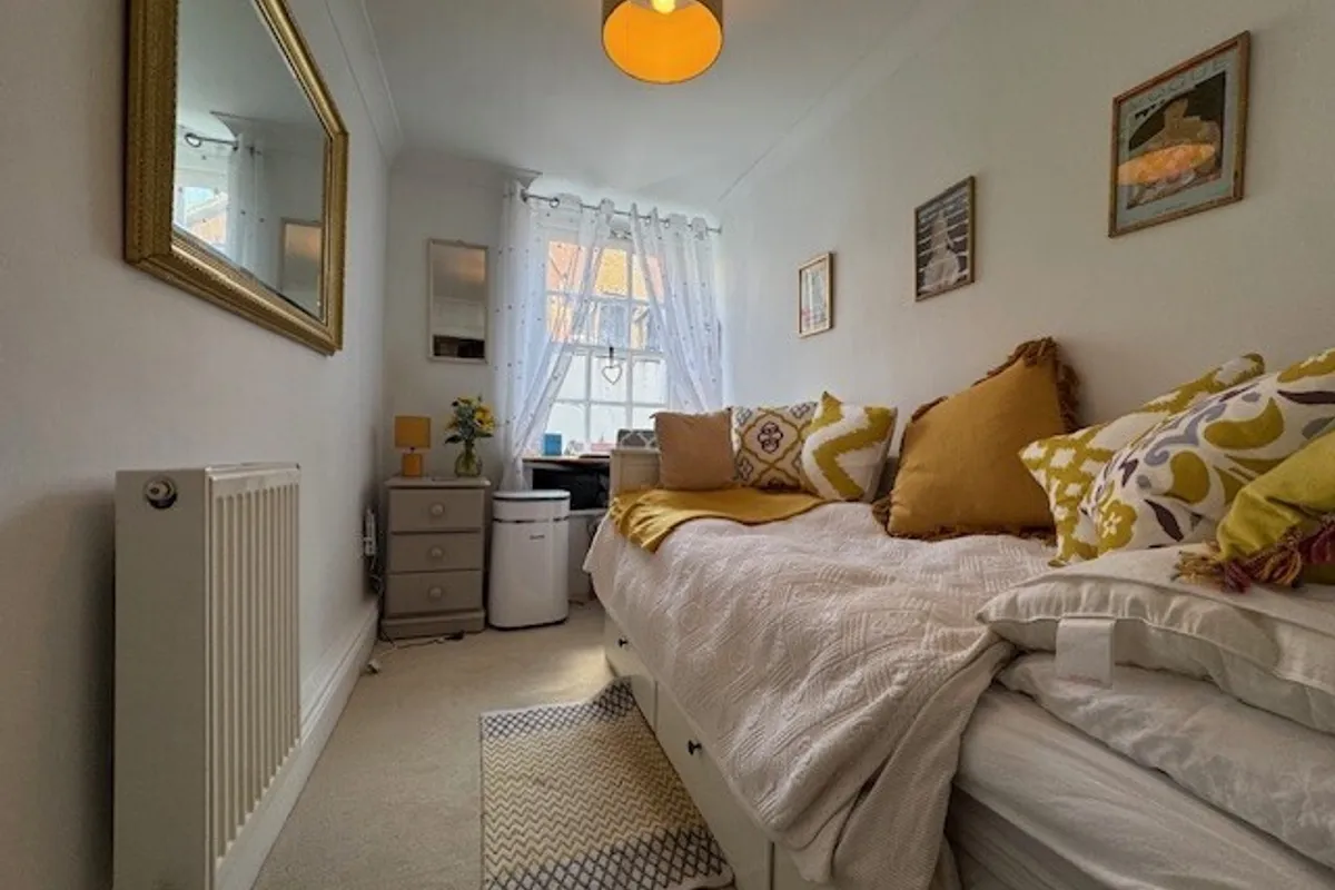 Flat Albermarle Row in Bristol