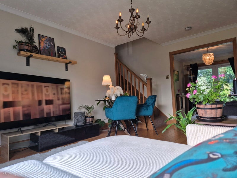 Room Robertson Way in Livingston