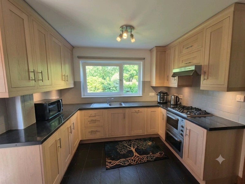 Room Robertson Way in Livingston