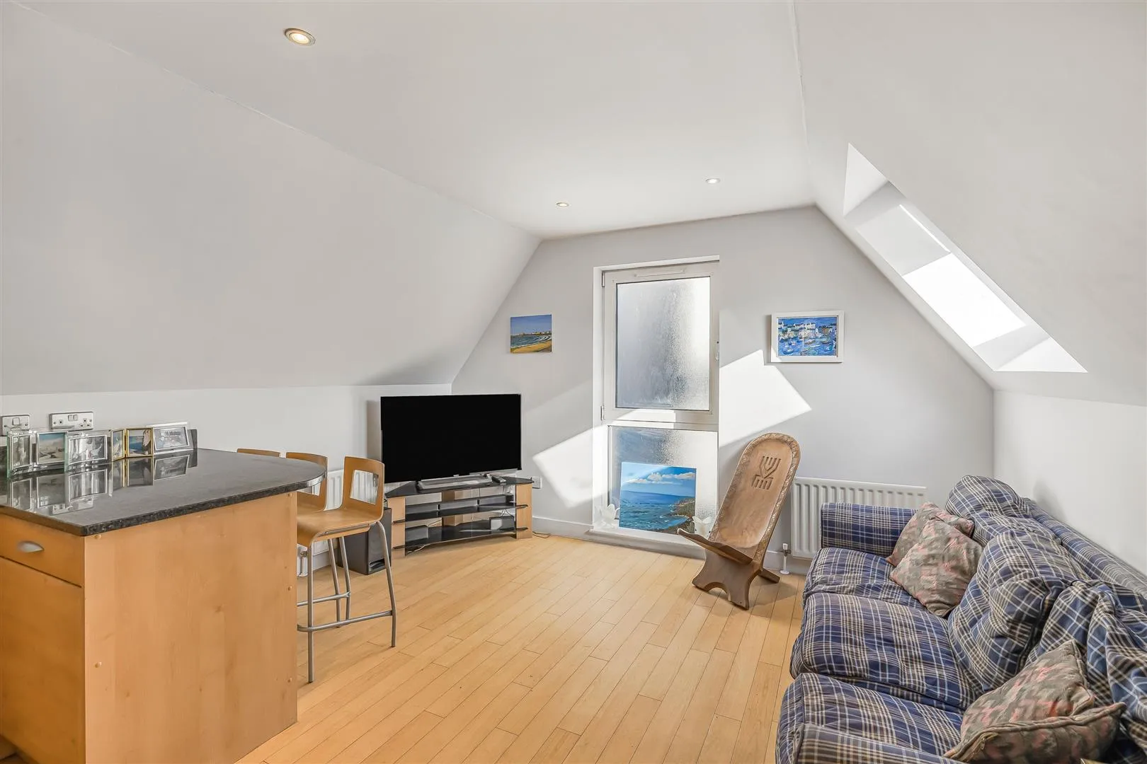 Room Mortlake High Street in Greater London