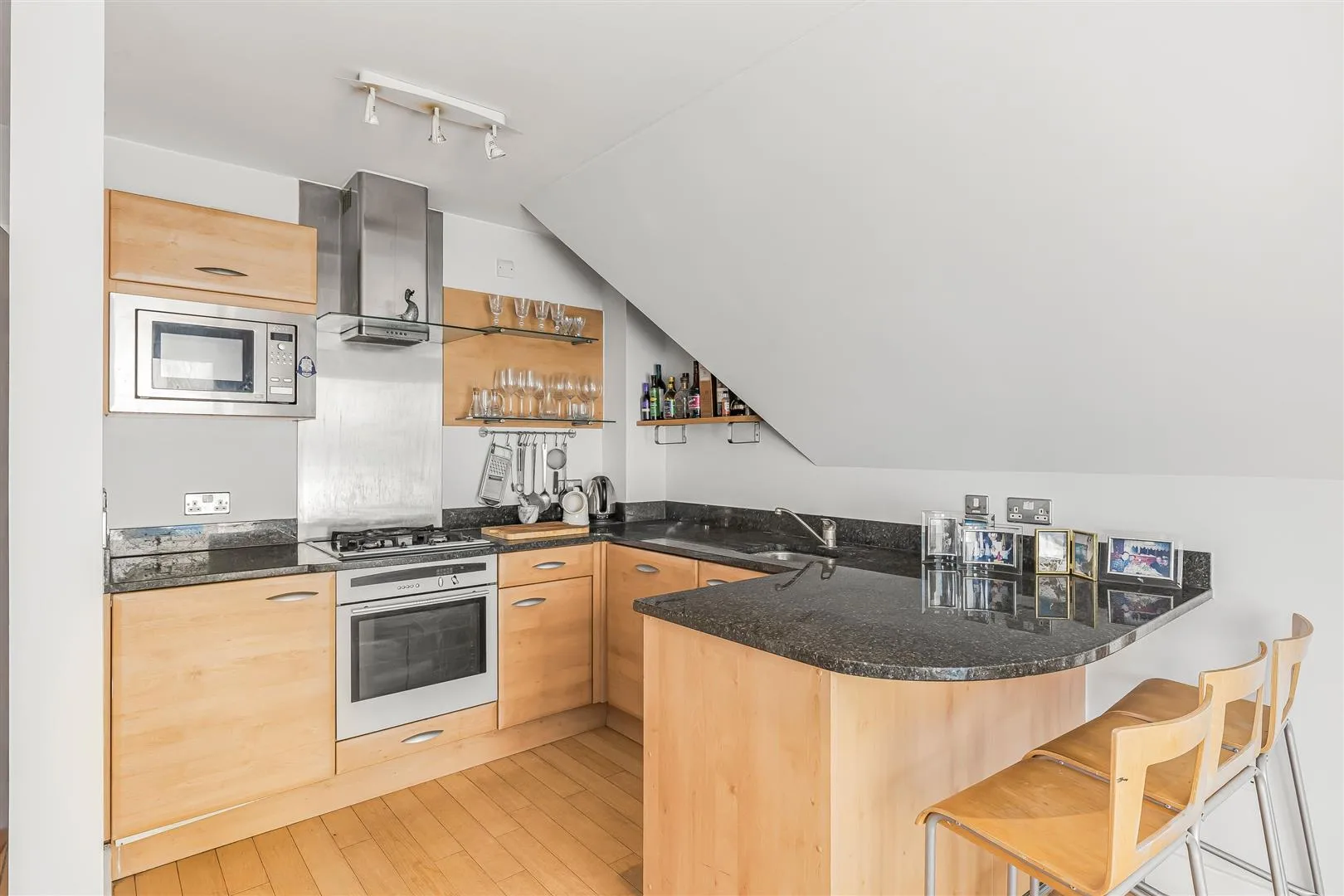 Room Mortlake High Street in Greater London