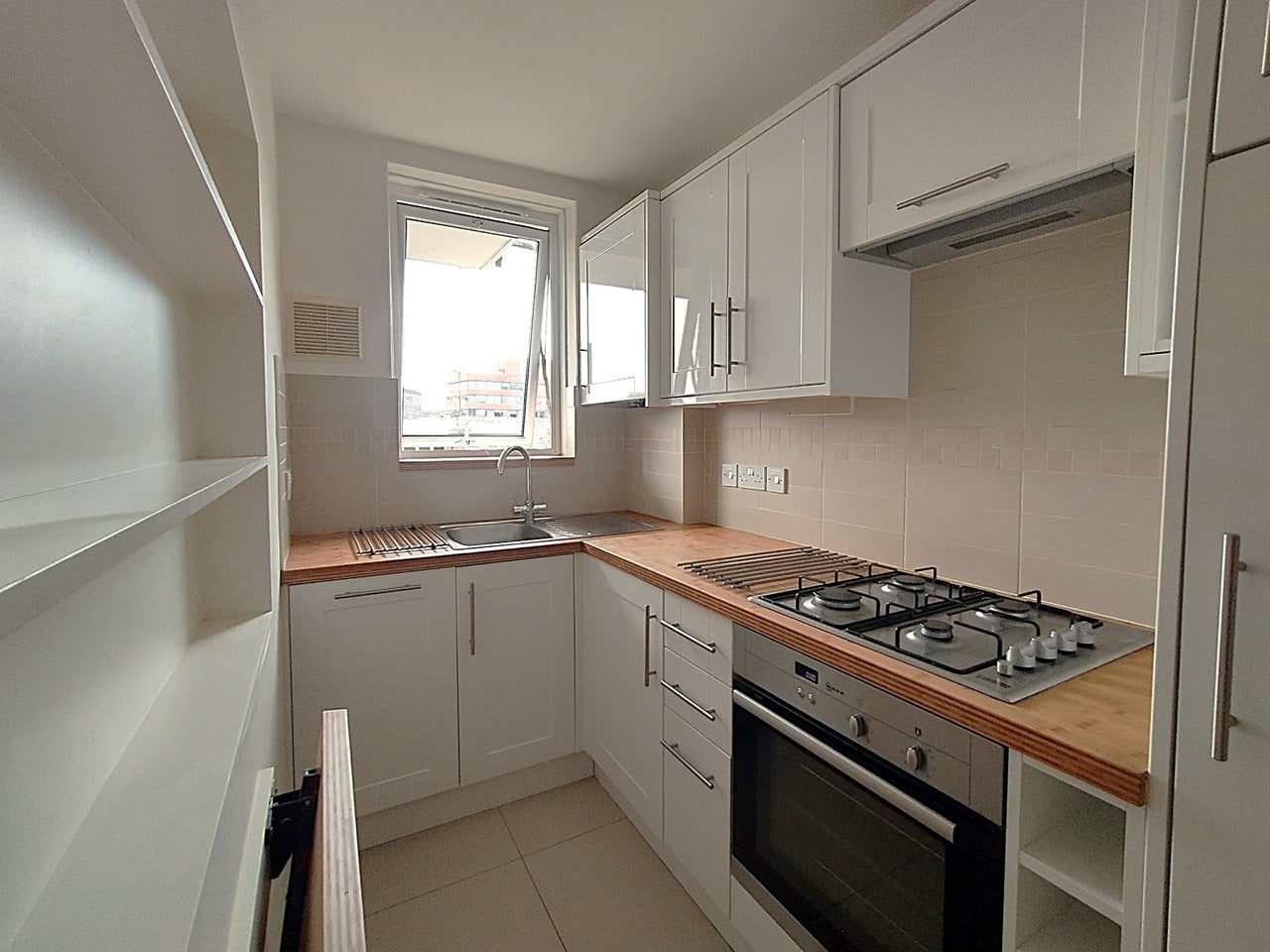 Flat Hurlingham Gardens in Greater London