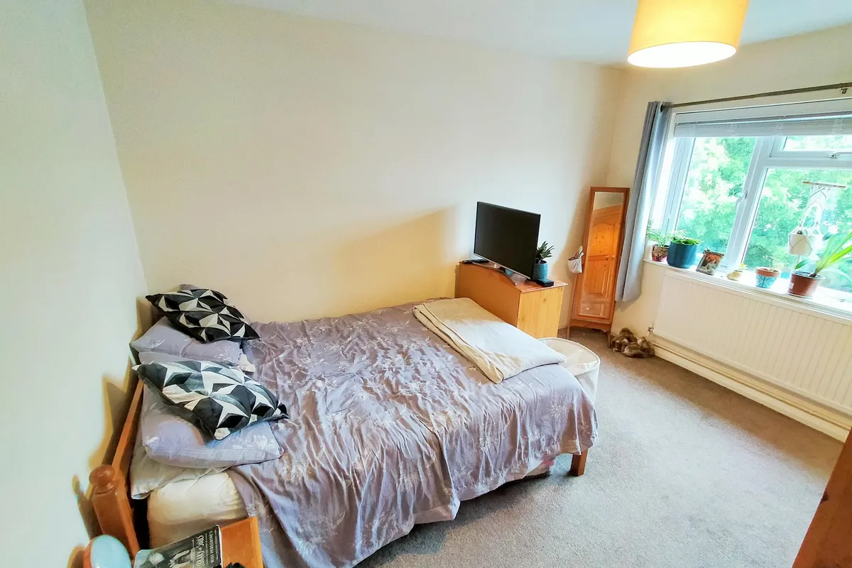 Flat Nutleigh Grove in North Hertfordshire