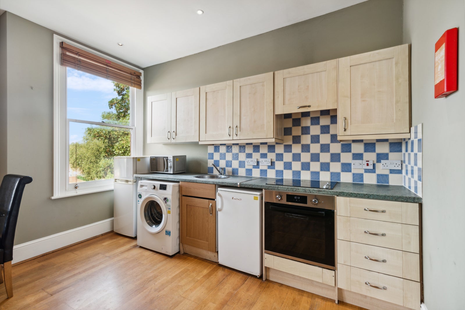 Flat Bedford Hill in Greater London